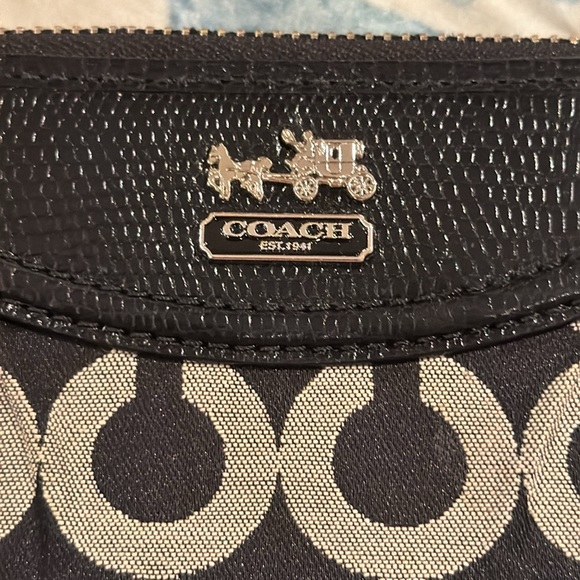 Coach logo envelope wallet. Great vintage condition! - Picture 3 of 4